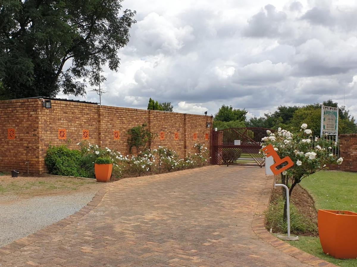 The Lazy Grape Guest Lodge & Spa Benoni Eksteriør billede