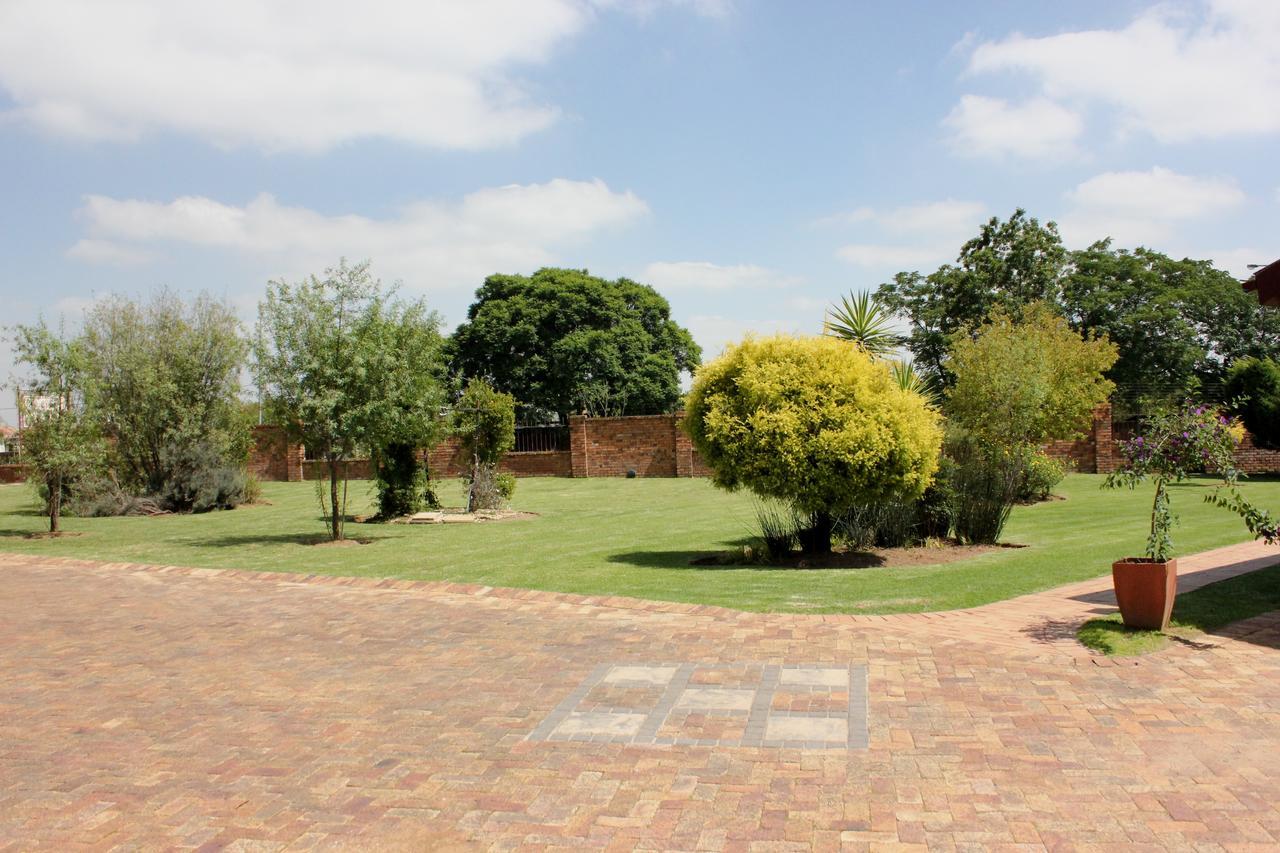 The Lazy Grape Guest Lodge & Spa Benoni Eksteriør billede