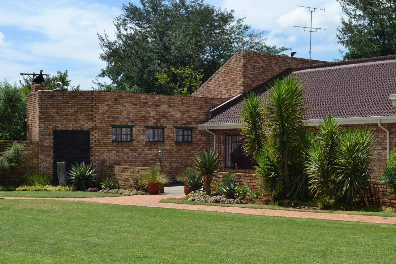 The Lazy Grape Guest Lodge & Spa Benoni Eksteriør billede